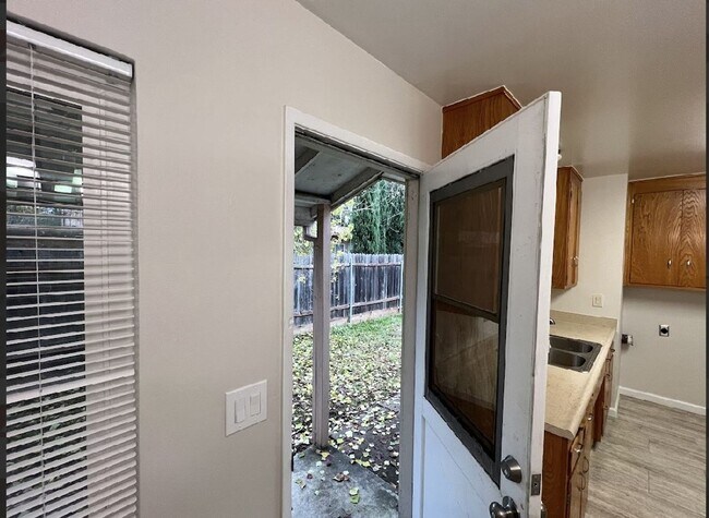 Photo - 6119-6121 Stanley Avenue Unidad 6121 Stanley Avenue