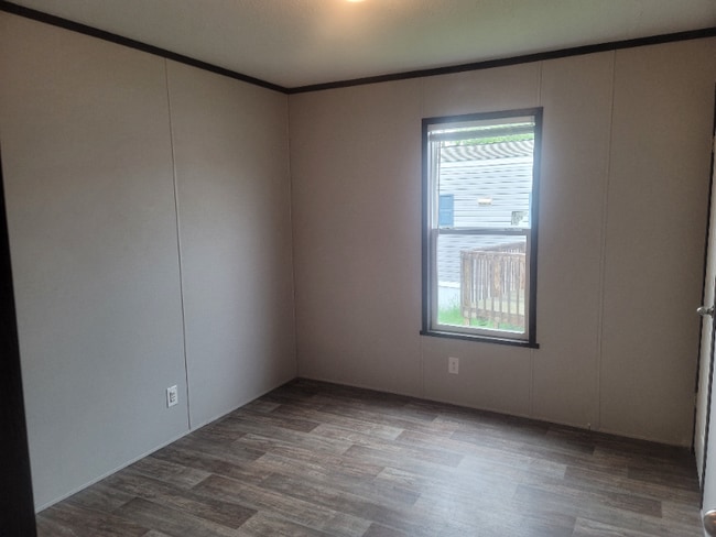 Photo - 13590 Center St