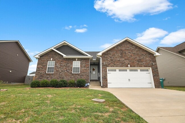 Building Photo - Pet Friendly Three Bedroom!