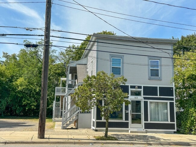 Building Photo - 613 Fuller Ave SE Unit 102 Rental