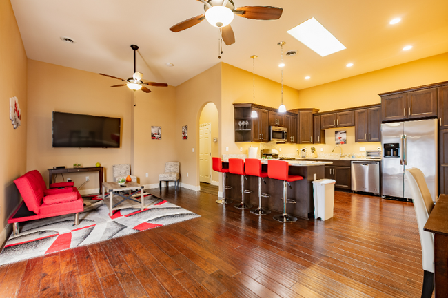 Photo - 836 N 12th St House