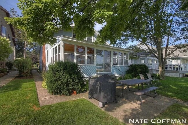Photo - Lakefront 4 bed 2 bath home