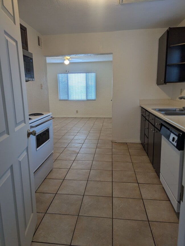 Photo - 835 W Tipton Dr