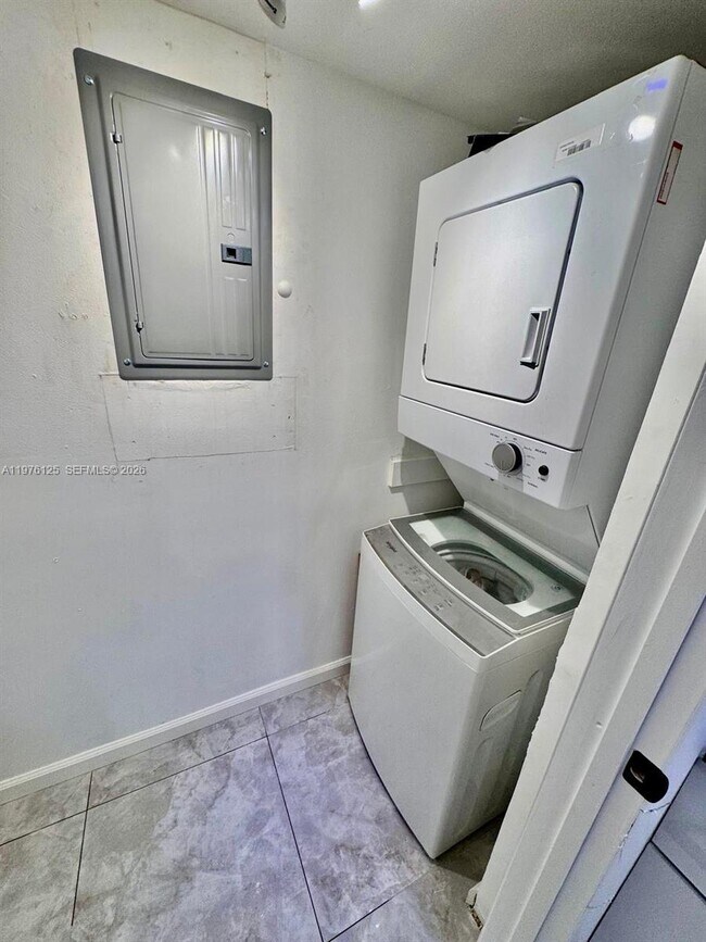 Photo - 747 SE 1st Way