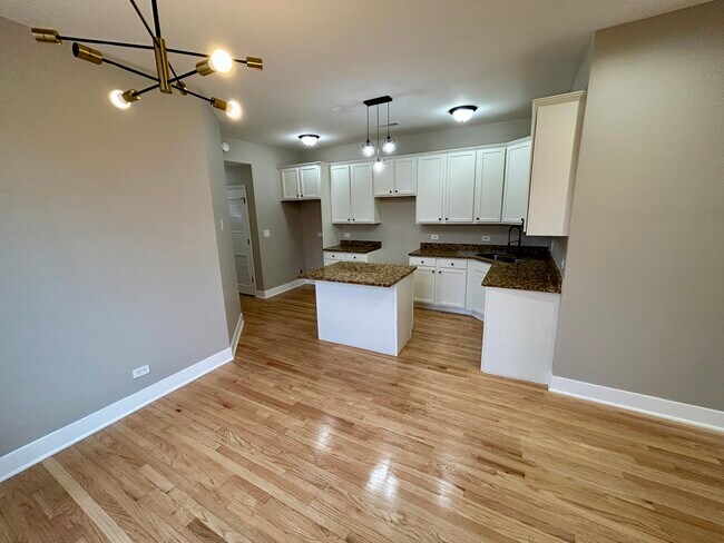 5644 S Prairie Ave Unit 2