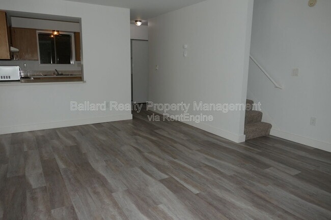 Photo - 319 NW Market St