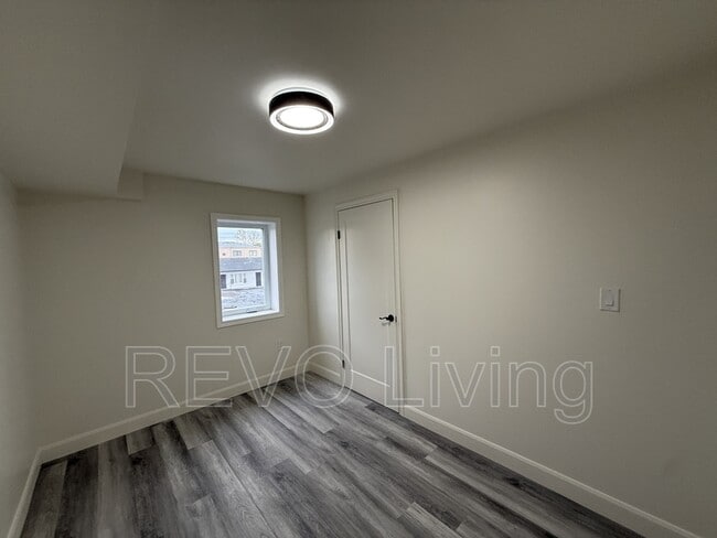 Photo - 7800 Lundy's Ln