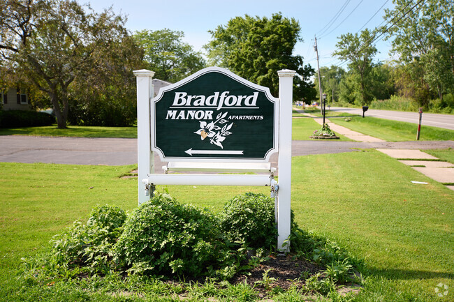 Photo - Bradford Manor Apartments