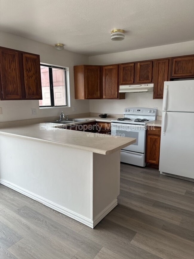 Photo - 3247 Main St