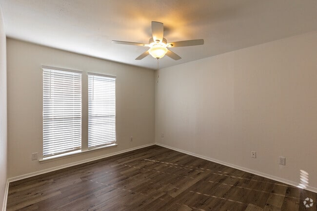 1BD, 1BA - 672SF - The Willows Ennis