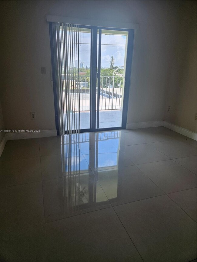 Photo - 2046 W Flagler St Unidad 413