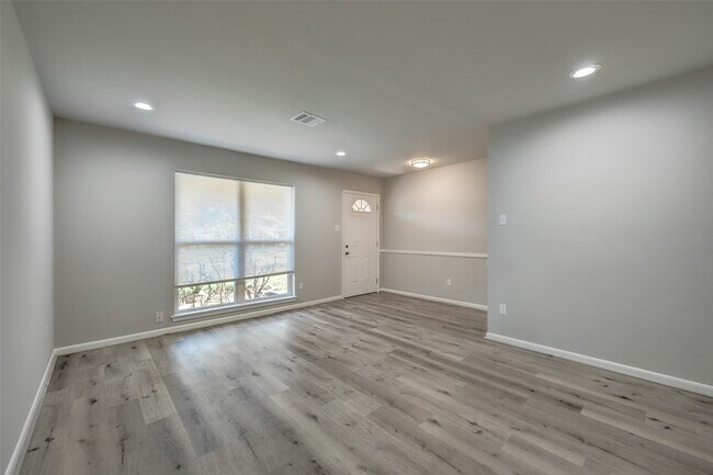 Photo - 5451 Loch Lomond Dr