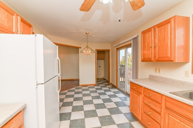 Photo - 5204 Deer Ridge