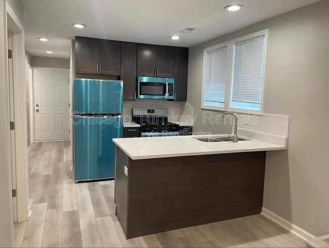 Photo - 2336 S Troy St Unidad 1