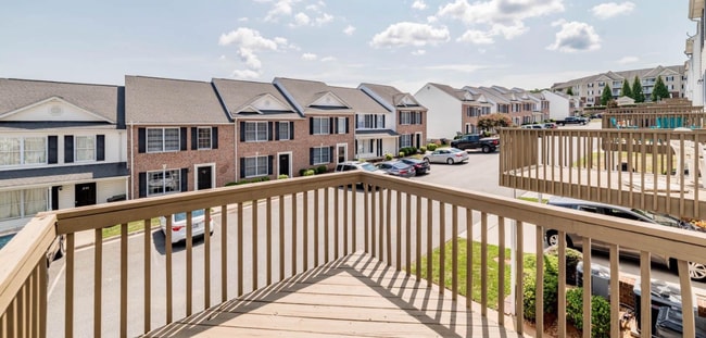 Back Deck - 655 Wyndhurst Dr