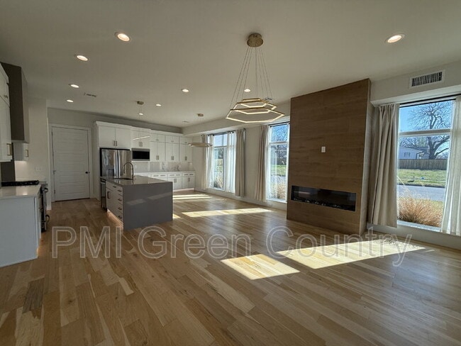 Photo - 134 E Elgin St