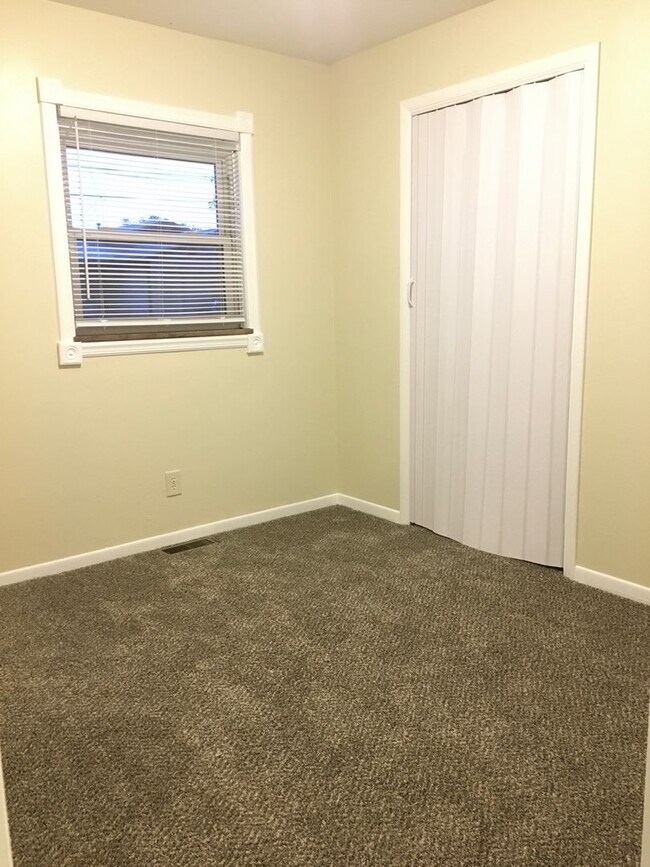 Most Utilities Paid in this cottage house Rental House Rental in