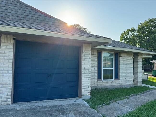 Building Photo - 12707 Nyack Dr