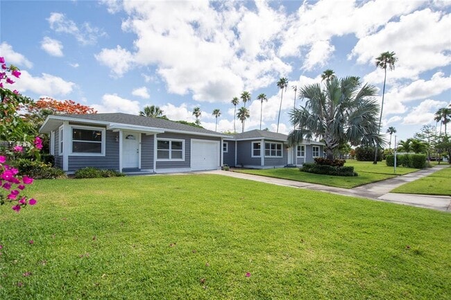 Photo - 3200 DE BAZAN Ave