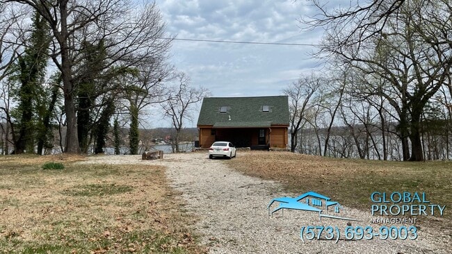 Photo - Lakefront 3 bedroom home for rent at the Lake