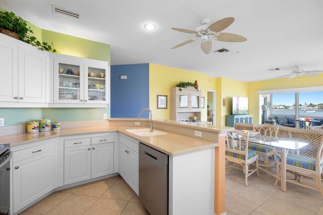 Photo - Beautiful Fully Furnished 3/2 Bouchelle Is...