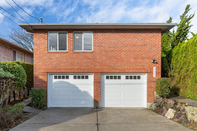 Photo - 4403 Powell Pl S