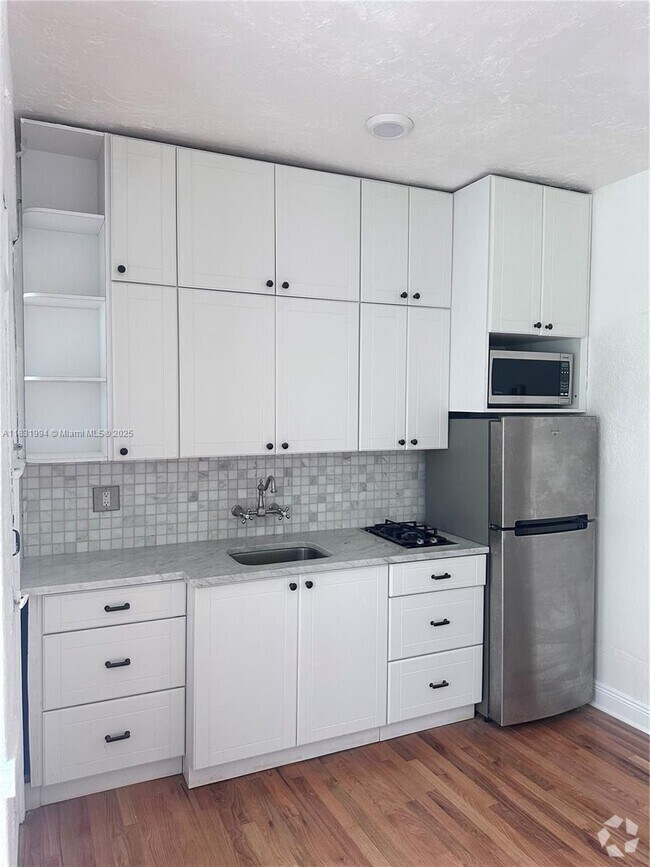 Building Photo - 1560 Jefferson Ave Unit 4 Rental