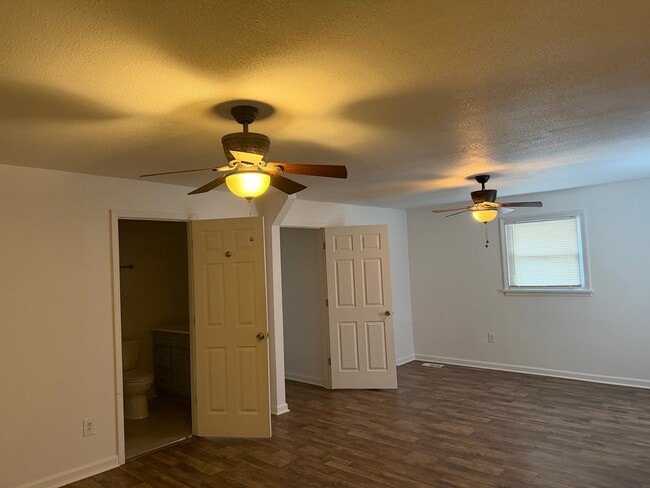 Building Photo - 5302 Vista John Dr