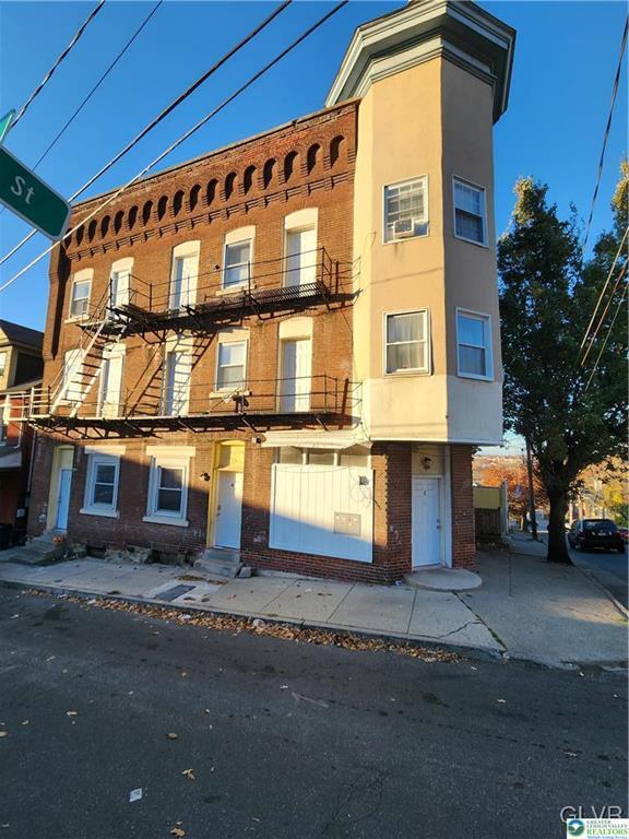 Building Photo - 1039 Mechanic St Unit 9