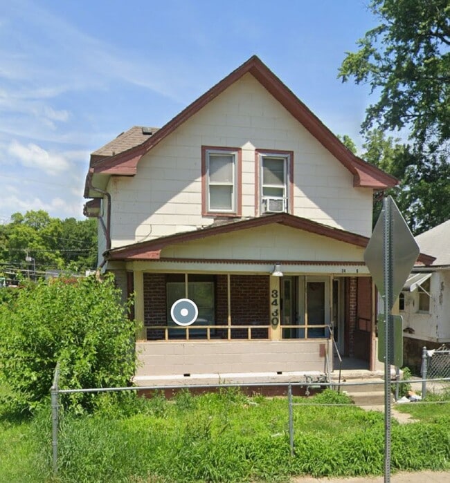 Building Photo - 3 bed 2 bath Rental