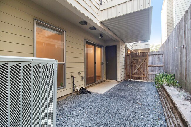 Building Photo - 2940 Cline St