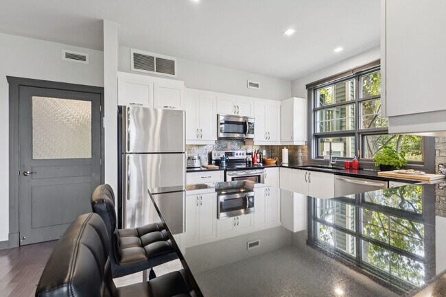 Photo - 235 Chem. des Quatre-Sommets Unit 5