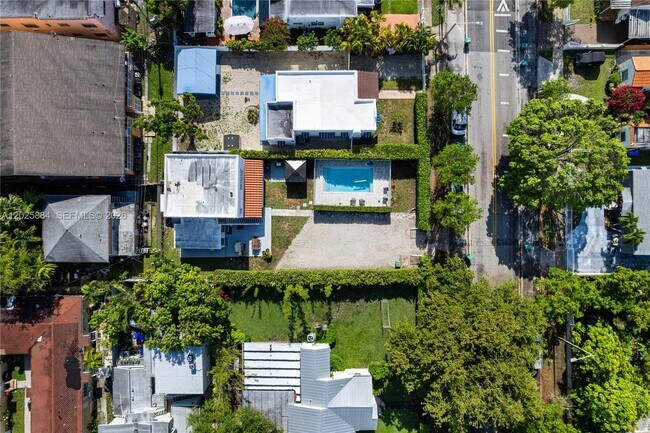 Photo - 2255 SW 10th St Unit B