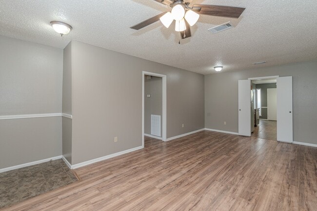 Photo - 6638 Lexington Dr