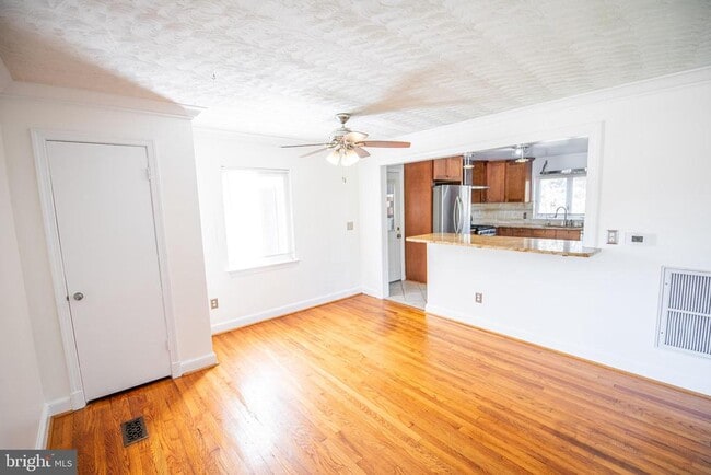 Photo - 520 S Carlin Springs Rd