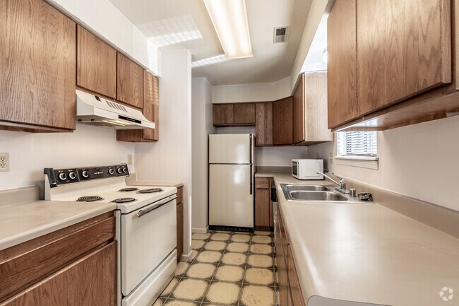1BR, 1BA - 680SF - Kitchen
