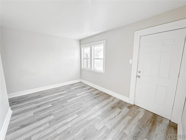 Building Photo - 527 24th St Rental