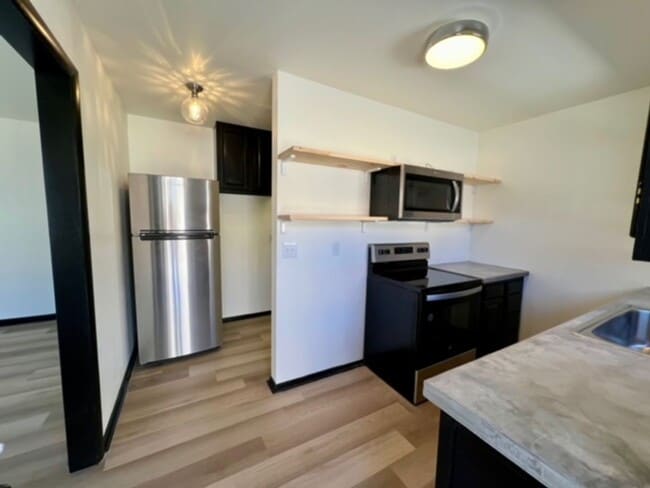 Photo - Spacious 2 Bed / 1 Bath Near Downtown Urbana with Garage