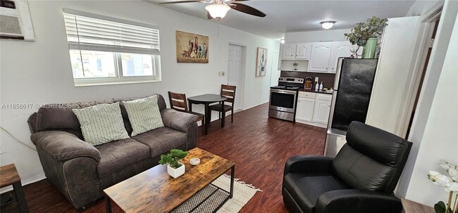 Building Photo - 1701 Shenandoah St Unit 2 Rental