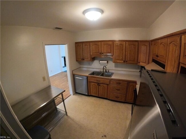 Photo - 1725 W 49th St