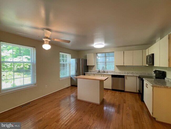 Photo - 11859 New Country Ln