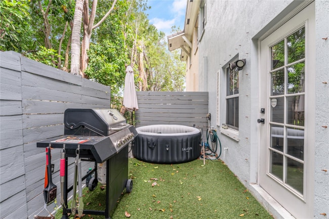 Photo - 422 NE 1st Ave