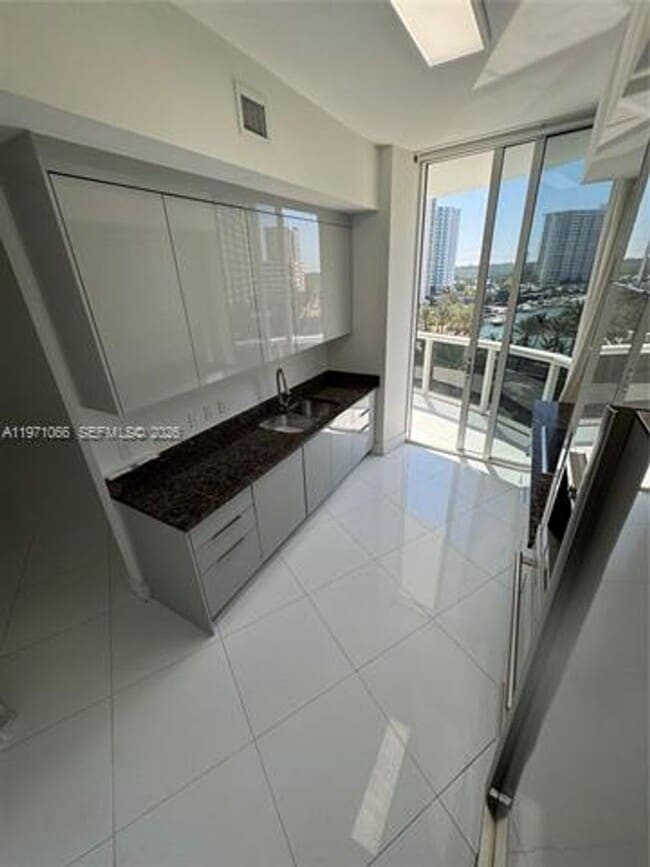 Photo - 15901 Collins Ave Unit 15901 Collins Ave appt 505