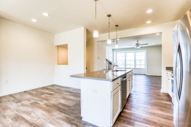 Photo - 102 Metcalf Terrace