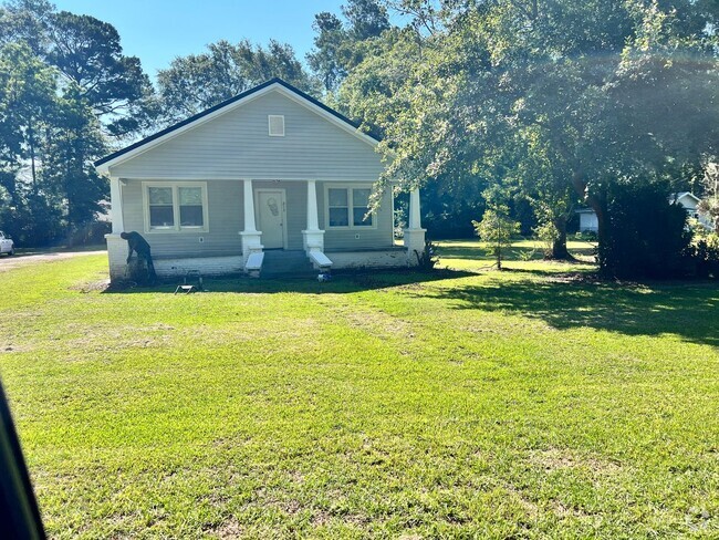 Building Photo - 3 Bedroom 2.5 Bath with nice open yard! Rental