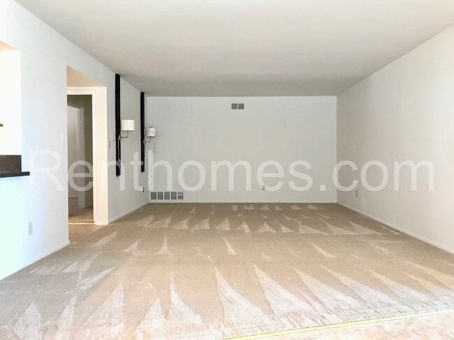 Photo - 4931 Sky St