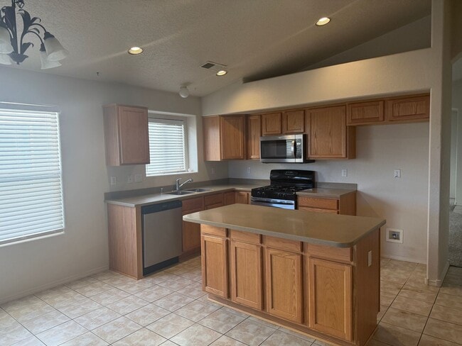 Photo - Refrigerated air! 4Br, 2Ba w/2 living areas, 3 CG