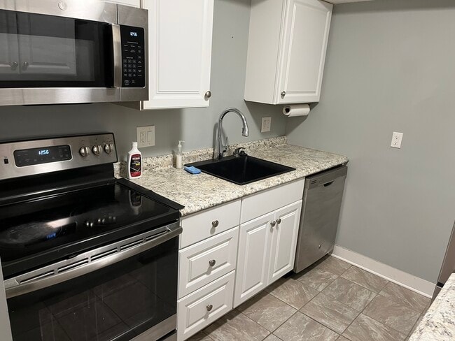 Photo - 302 River Rd Unit A1