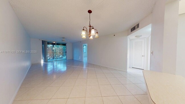 Building Photo - 3300 W Rolling Hills Cir Unit 302