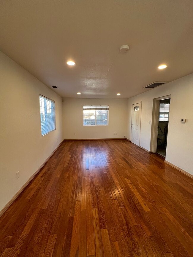 Photo - 2016 17 Street - Stylish 2BD/2BA Duplex | ...